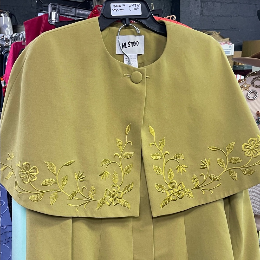 Elegant Yellow Embroidered Cape Jacket - Picture 3 of 3